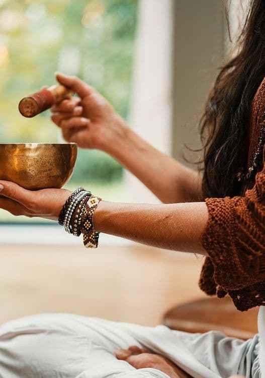 Video testimonial thumbnail